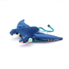 Load image into Gallery viewer, Mobula Munkiana Ray Keychain