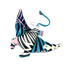Load image into Gallery viewer, Mobula Munkiana Ray Keychain
