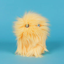 Cargar imagen en el visor de la galería, Peluche peludo crema NOMELLAMO